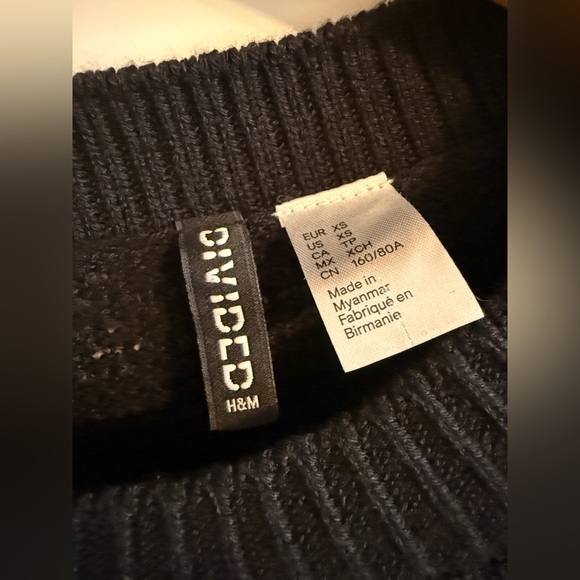 H&M Black Sweater with White Ruffles XS Divided - Picture 5 of 7
